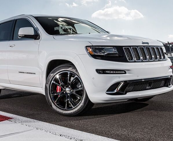 4 2014 jeep cherokee srt exterior white 3 quarter front - Jeep Grand Cherokee Petrol Launched @ INR 75.15 Lakh 4 2014 jeep cherokee srt exterior white 3 quarter front