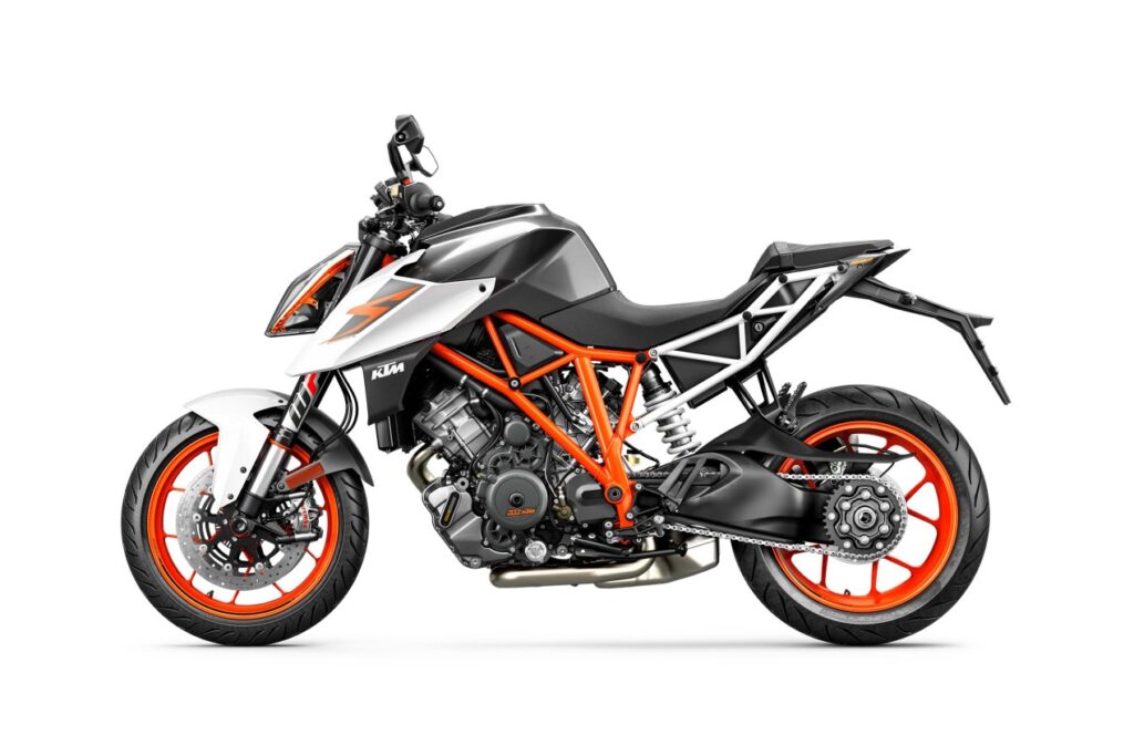 2017-ktm-1290-super-duke-r-static-02