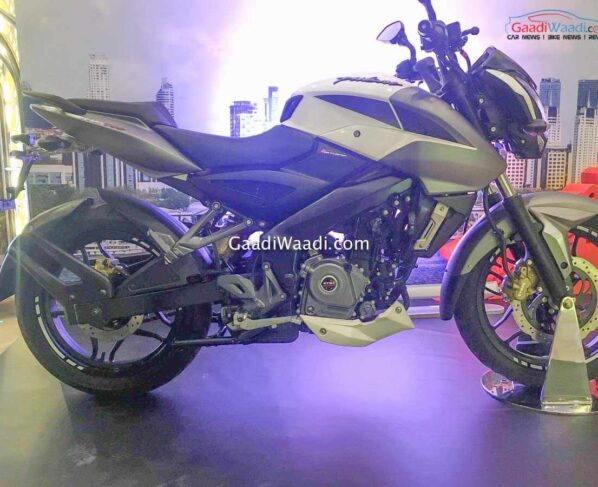 new bajaj pulsar 200ns fi 15 - 2017 Bajaj Pulsar NS200 Fi Showcased at a Dealer Meet [Update] new bajaj pulsar 200ns fi 15