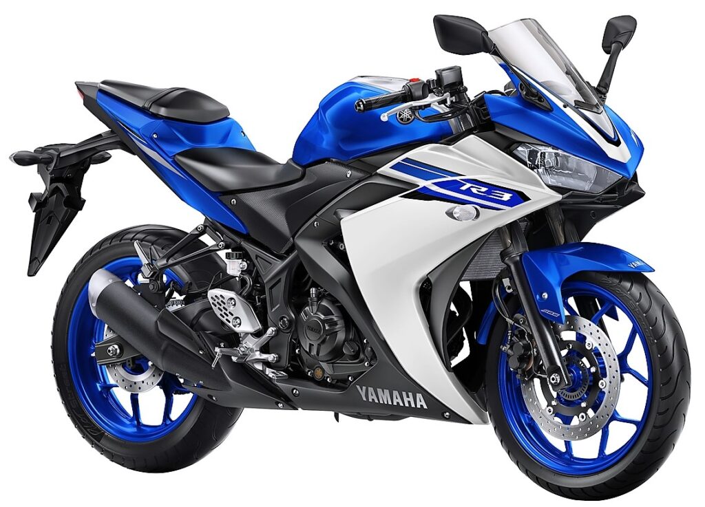 2016-Yamaha-YZF-R3-EU-Race-Blu-Studio-001