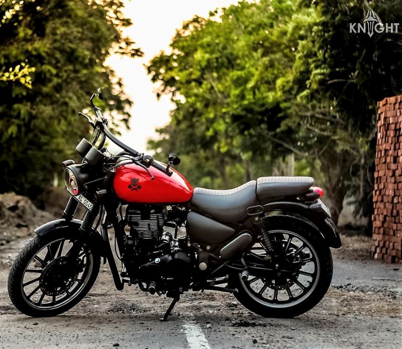 Royal-Enfield-Thunderbird-Knight-Auto-Customizer-1