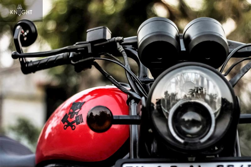 Royal-Enfield-Thunderbird-Knight-Auto-Customizer-7