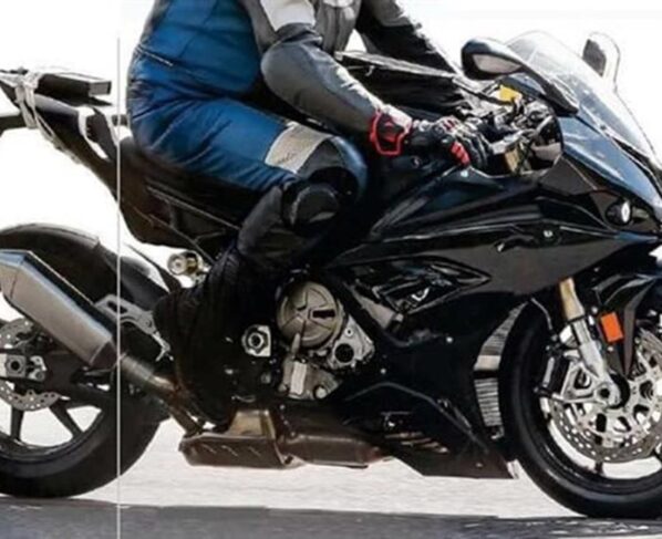 2018 bmw s1000rr 1 - 2018 BMW S1000RR Spotted 2018 bmw s1000rr 1