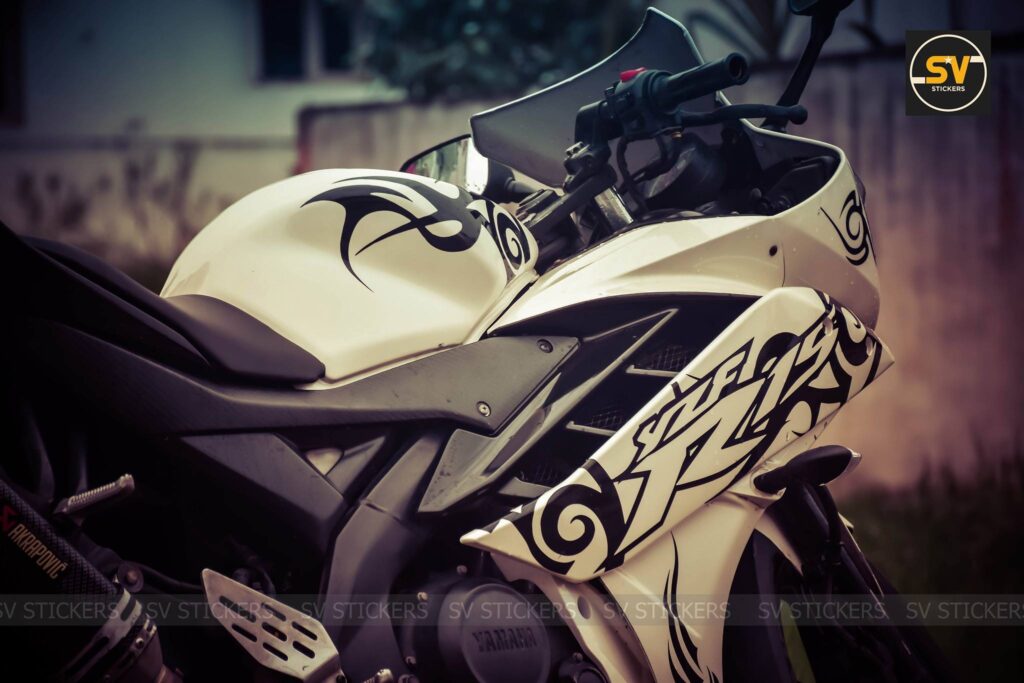 White Yamaha R15 V2