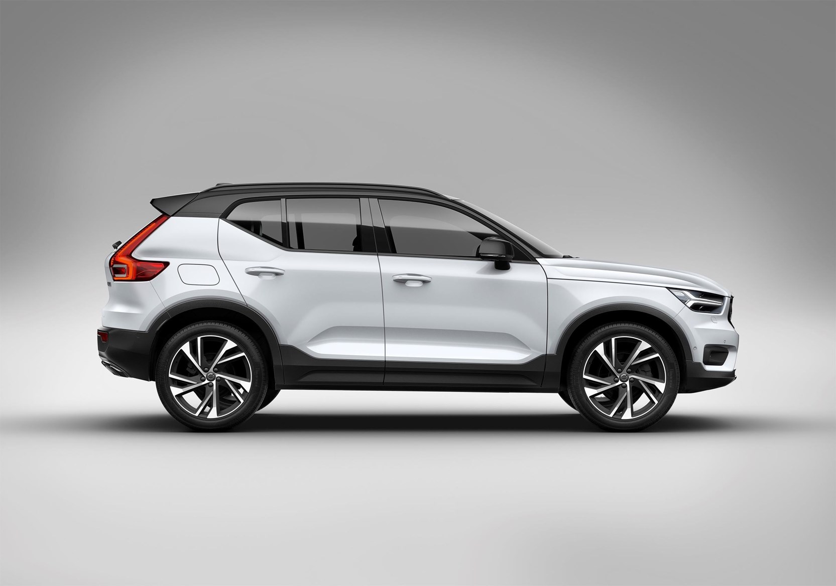 volvo xc40 4 - Volvo XC40 R-Design Officially Launched in India @ INR 39.90 Lakh volvo xc40 4