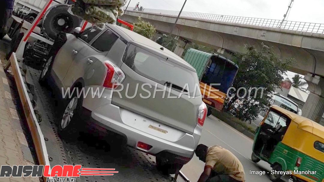 Mahindra XUV300 2 - Mahindra XUV300 Spotted Near Dealership, Launch in December 2018 Mahindra XUV300 2