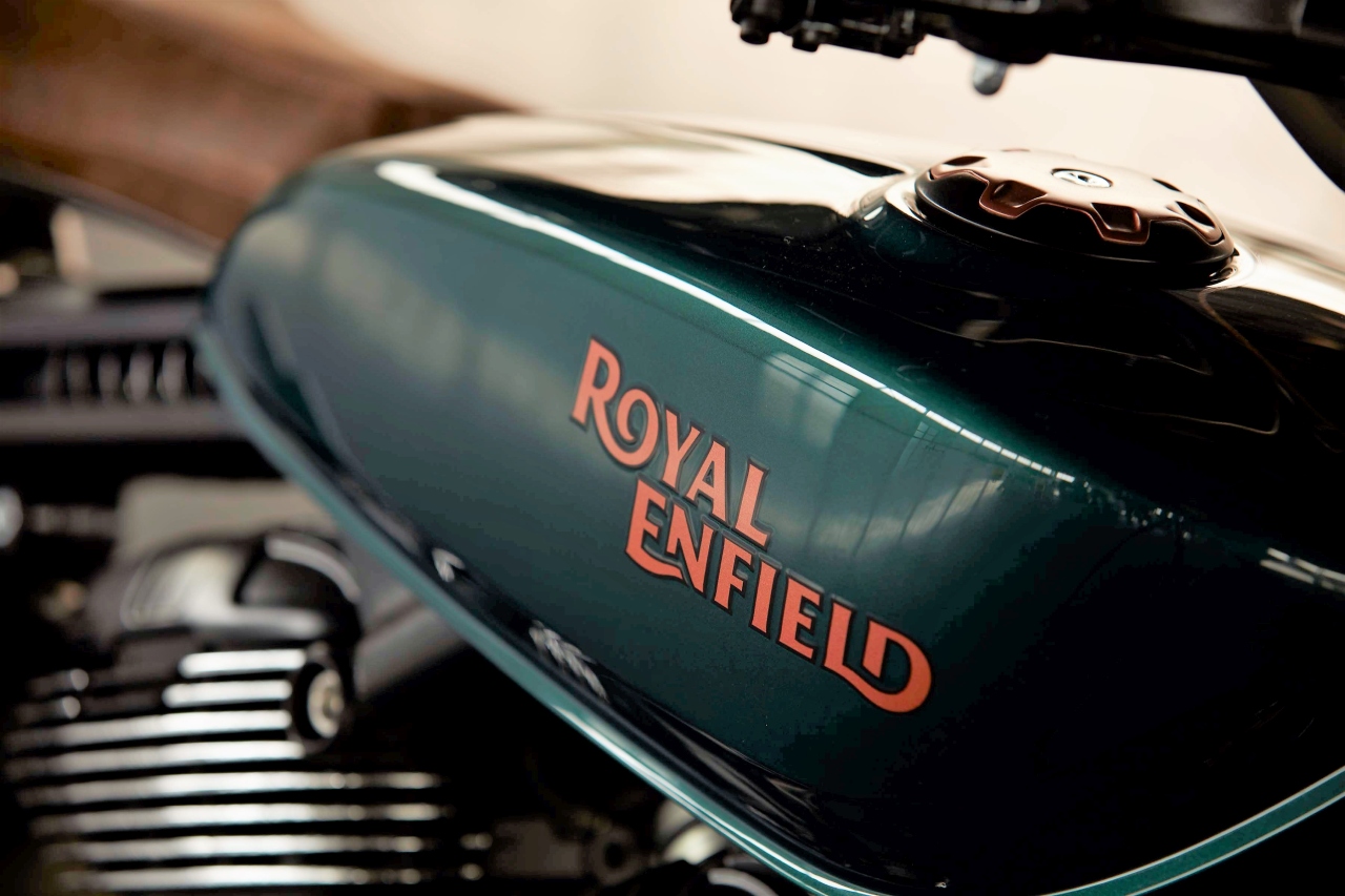 Royal Enfield KX concept 82 - Royal Enfield Bobber 838 (Concept KX) Features Smartphone Connectivity Royal Enfield KX concept 82