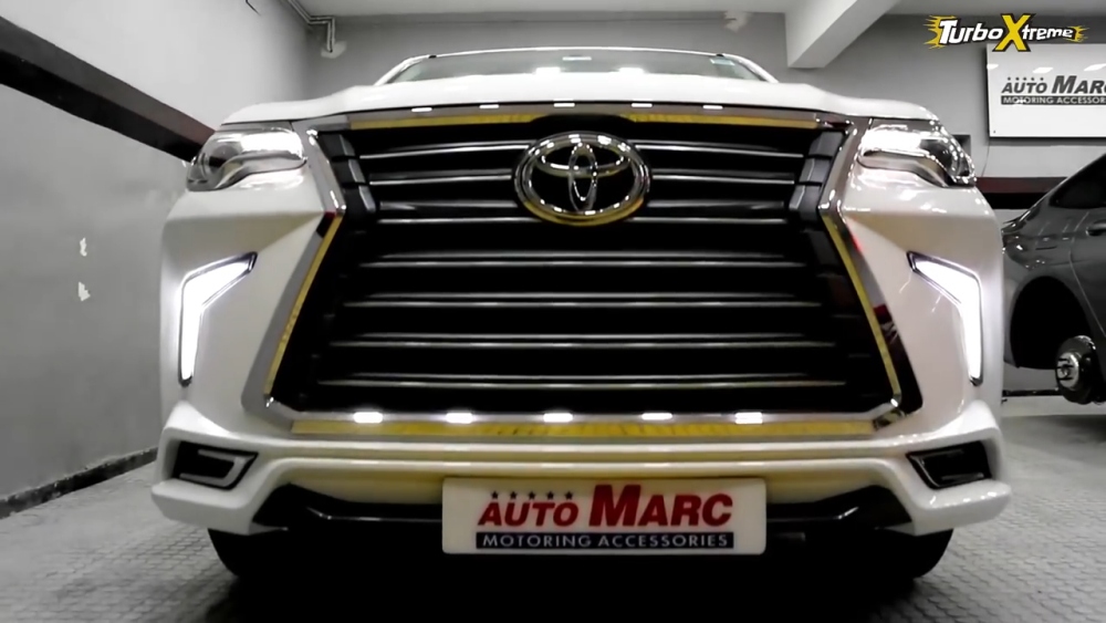 Lexus LX570-Inspired Last-Gen Toyota Fortuner