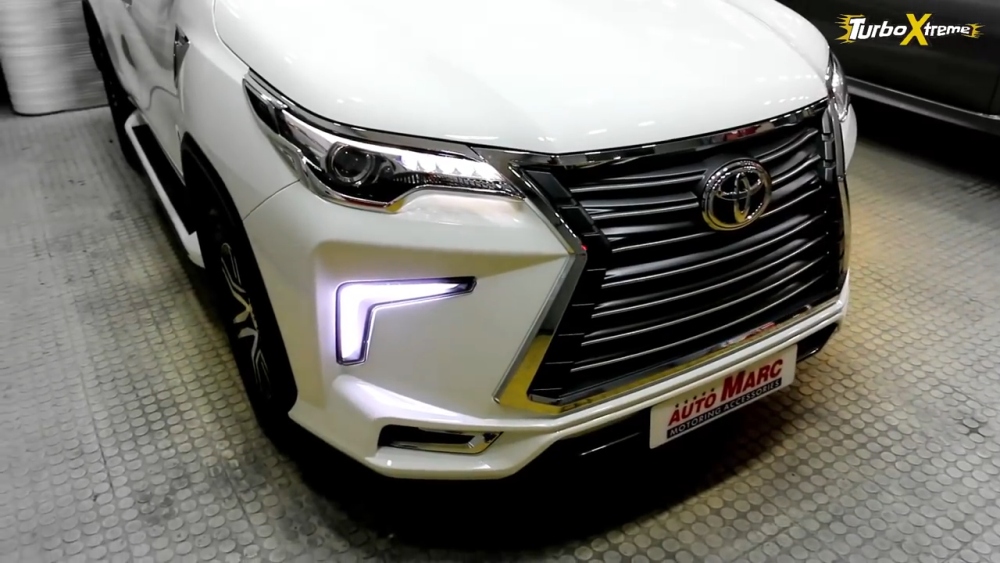 Lexus LX570-Inspired Last-Gen Toyota Fortuner