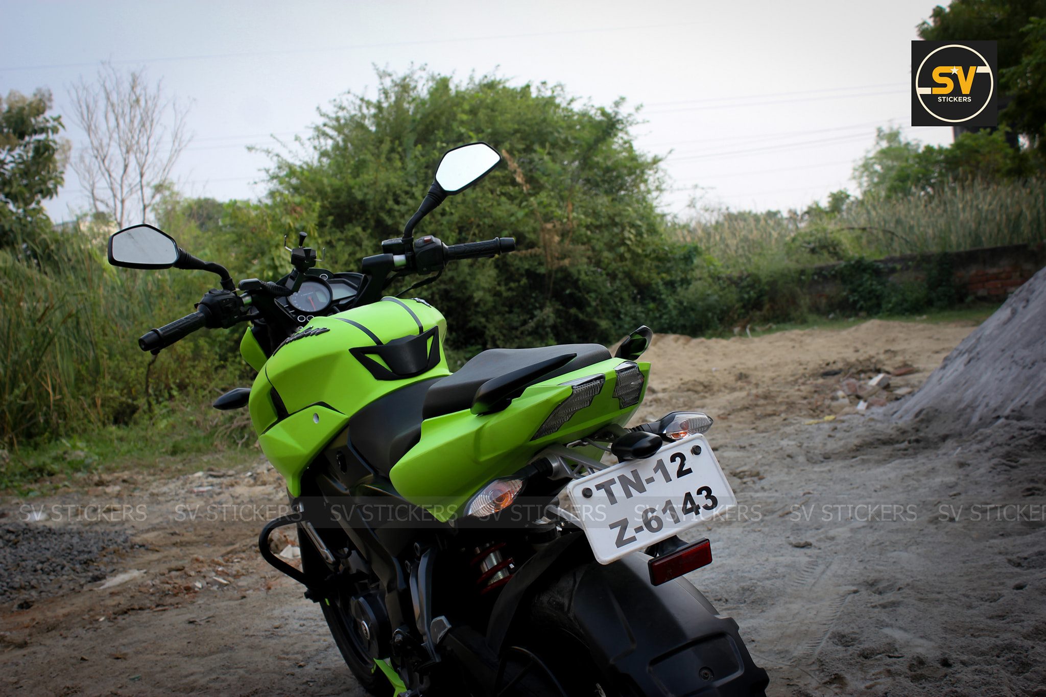 Fluorescent Green Bajaj Pulsar NS200 7 - Fluorescent Green Bajaj Pulsar NS200 Photos & Quick Details Fluorescent Green Bajaj Pulsar NS200 7